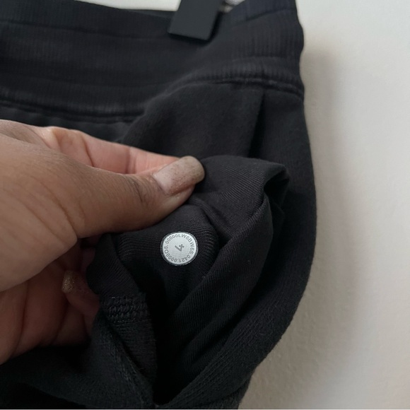 Lululemon Scuba High-Rise Cropped Jogger
Black - Picture 11 of 13